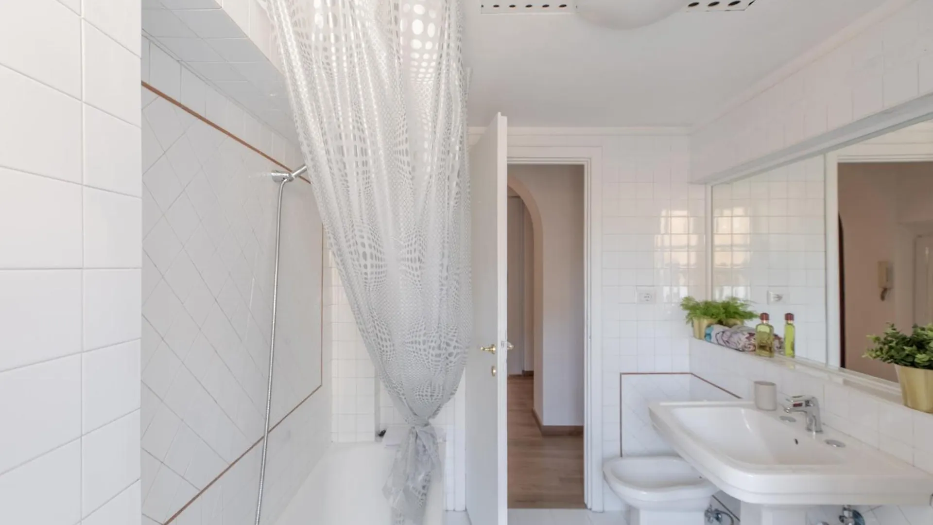 Iflat Bright Brand New 3-Bedroom Apt In Monti Rom